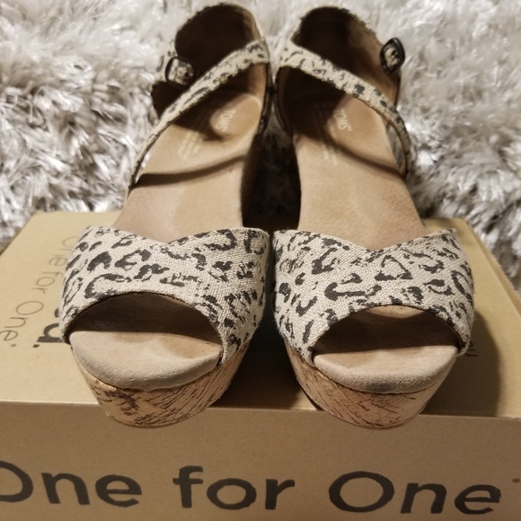 Lepard Print Toms - Picture 2 of 5